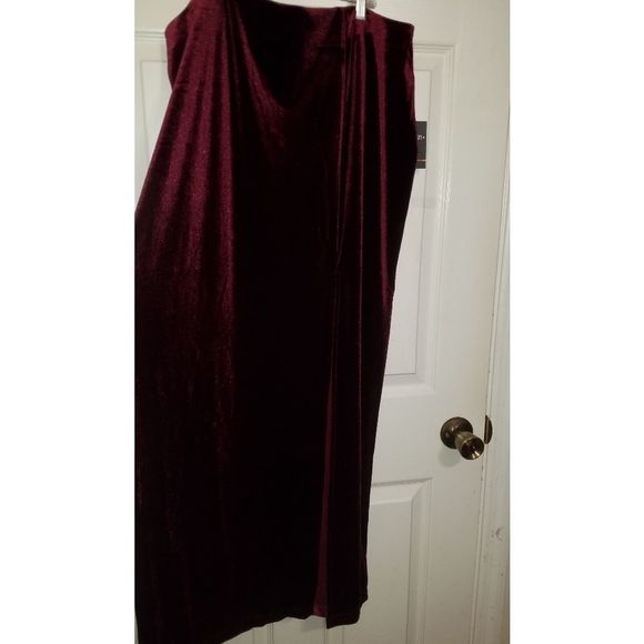 Plus size velvet skirt. Last one - Picture 5 of 8